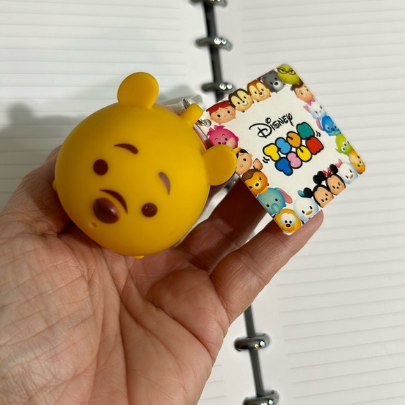 Disney Tsum Tsum - Winnie the Pooh Squeezable Scent Keychain NWT Collectible - Picture 1 of 13